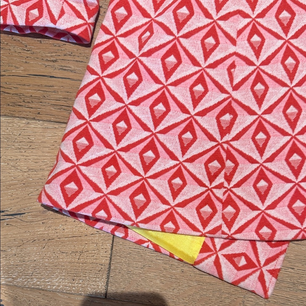 🌷ISLE Red and White Geometric Patterned Jacket - Picture 6 of 6